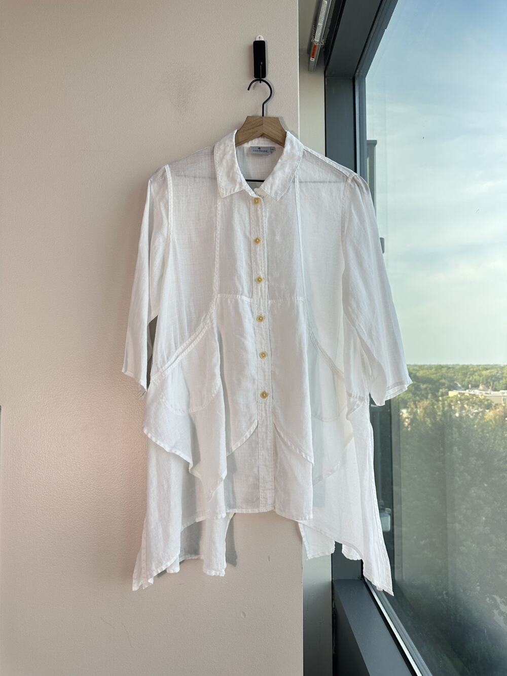 Cheyenne 100% Linen White Flowy Long Sleeve Asymmetrical Ruffled Hem Tunic S/M